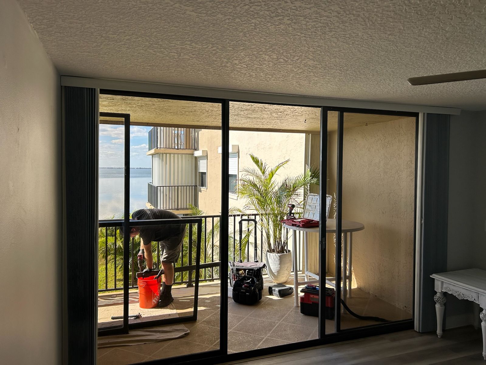 Sliding glass doors opening onto a screened lanai — sliding glass door services in Oviedo, Florida